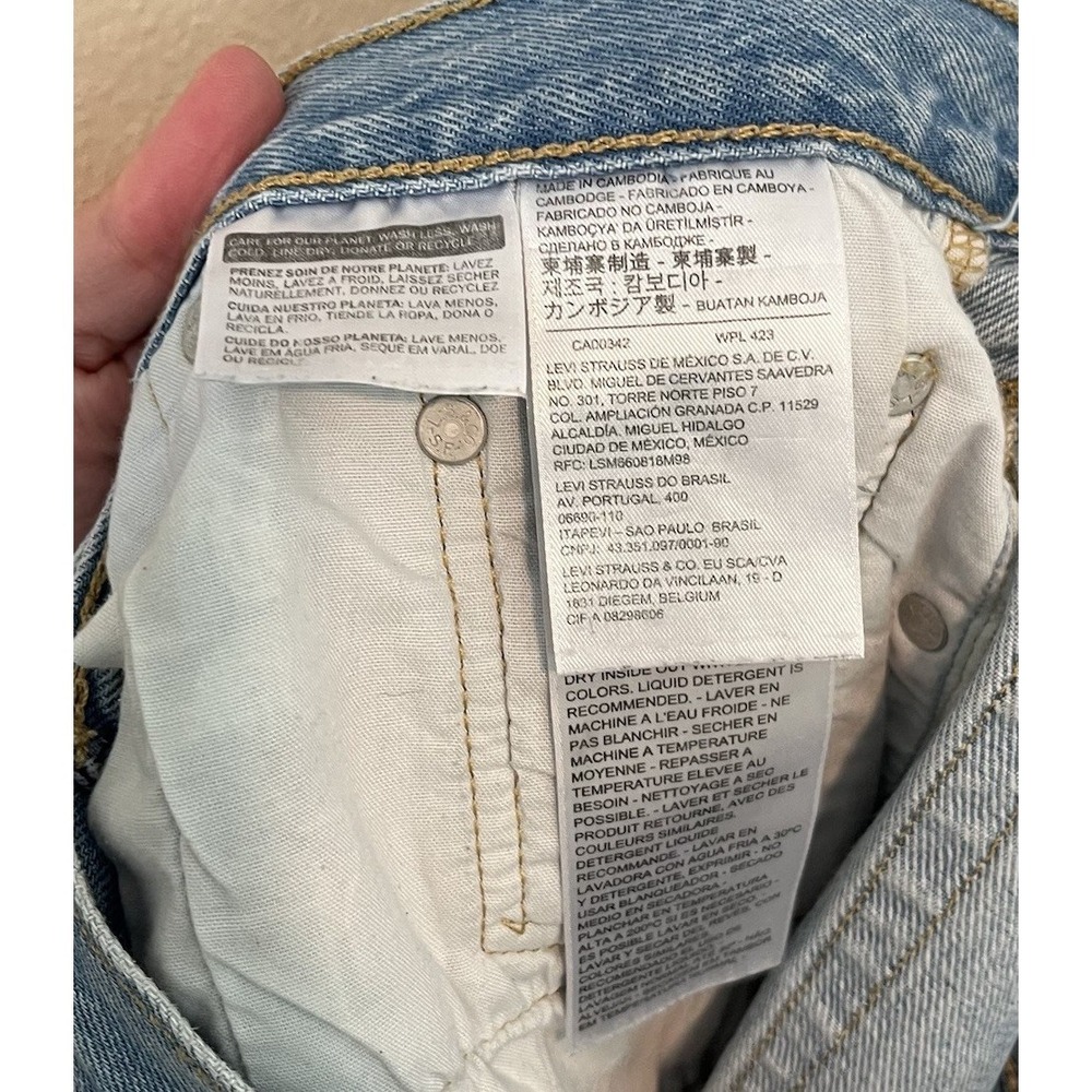 Levi's 501 Women's Jean Shorts 27 Light Wash Distressed 90s Classic Minimalist - Picture 8 of 9